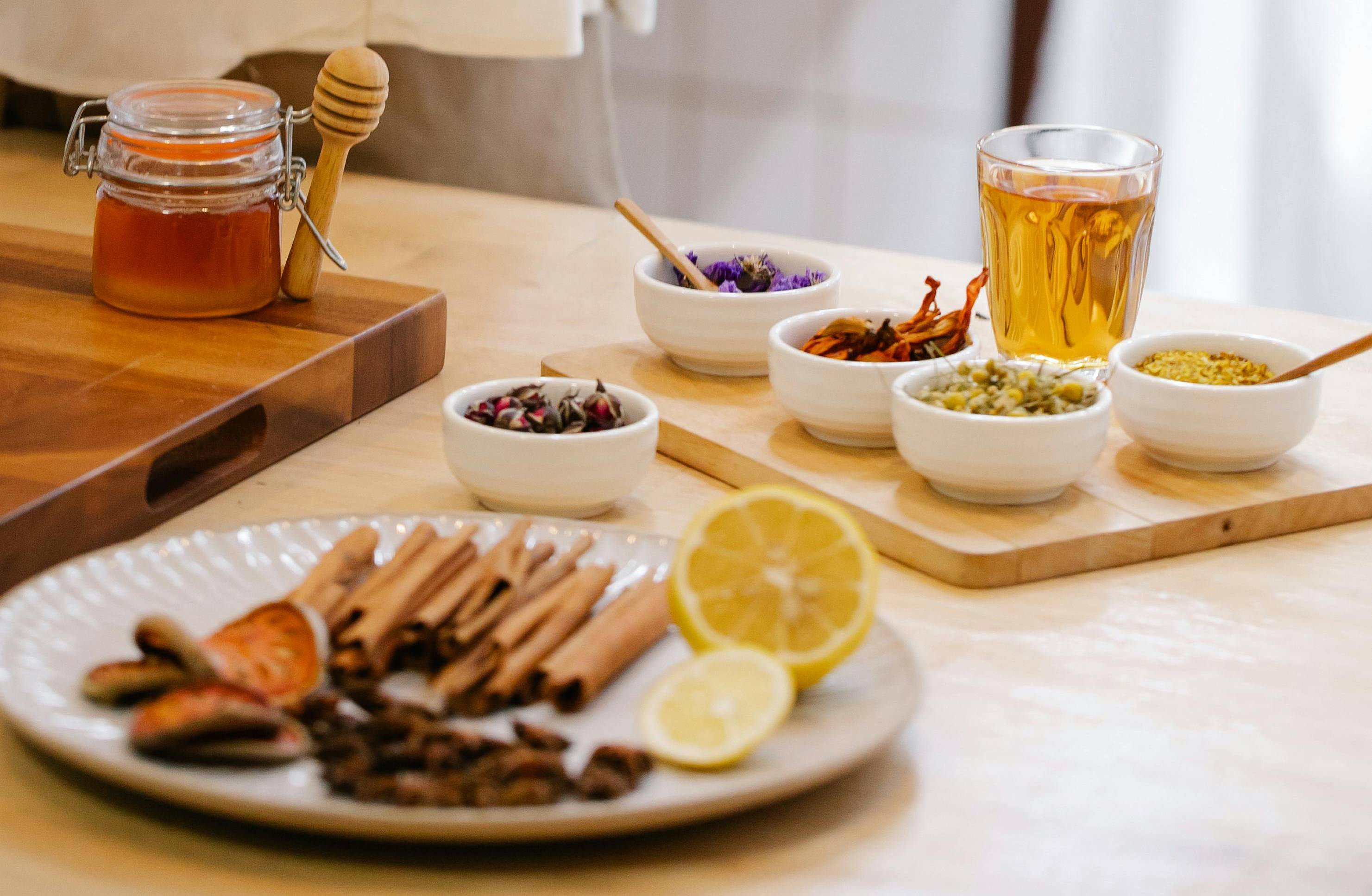 What are the medicinal properties of Manuka honey?